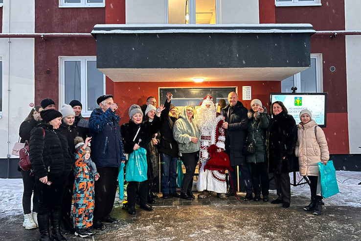 В поселке Новоселье 65 семей переезжают в новый дом, возведенный по программе расселения аварийного жилья Нацпроекта «Жилье и городская среда».
